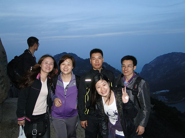 2011。04。30黃山之旅（黃山之上，夜色撩人，人更美?。￢.jpg